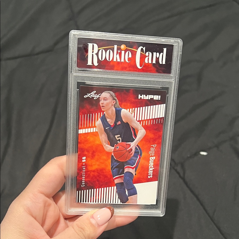 Paige Bueckers trading card